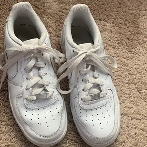 Nike Air Force one’s men’s size 6 (us) or women’s 7.5